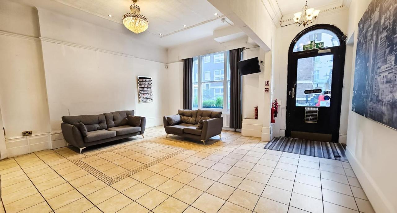 Hyde Park Court Hotel - 5