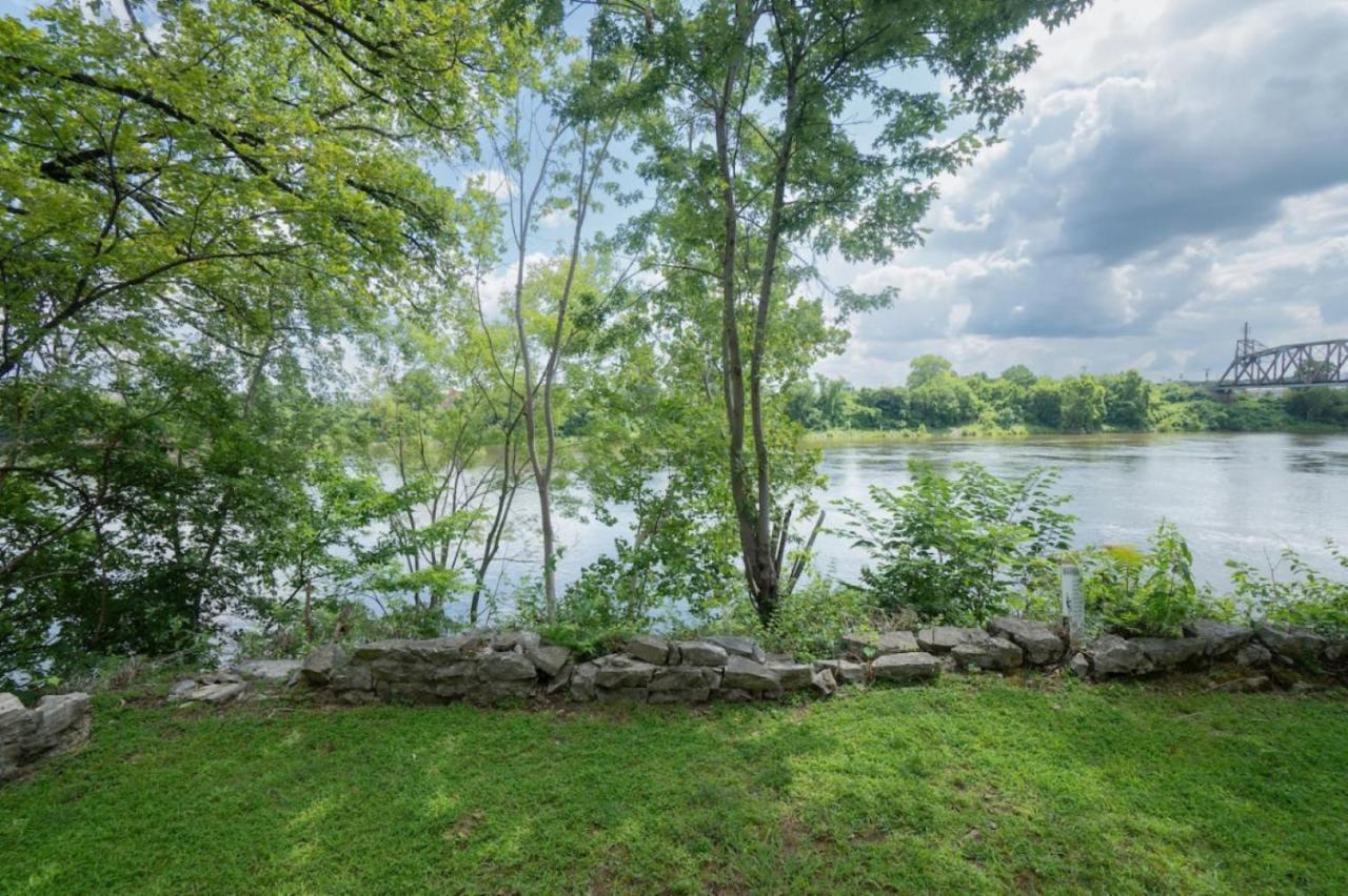 Stunning Riverfront Getaway in Downtown Nashville - 2