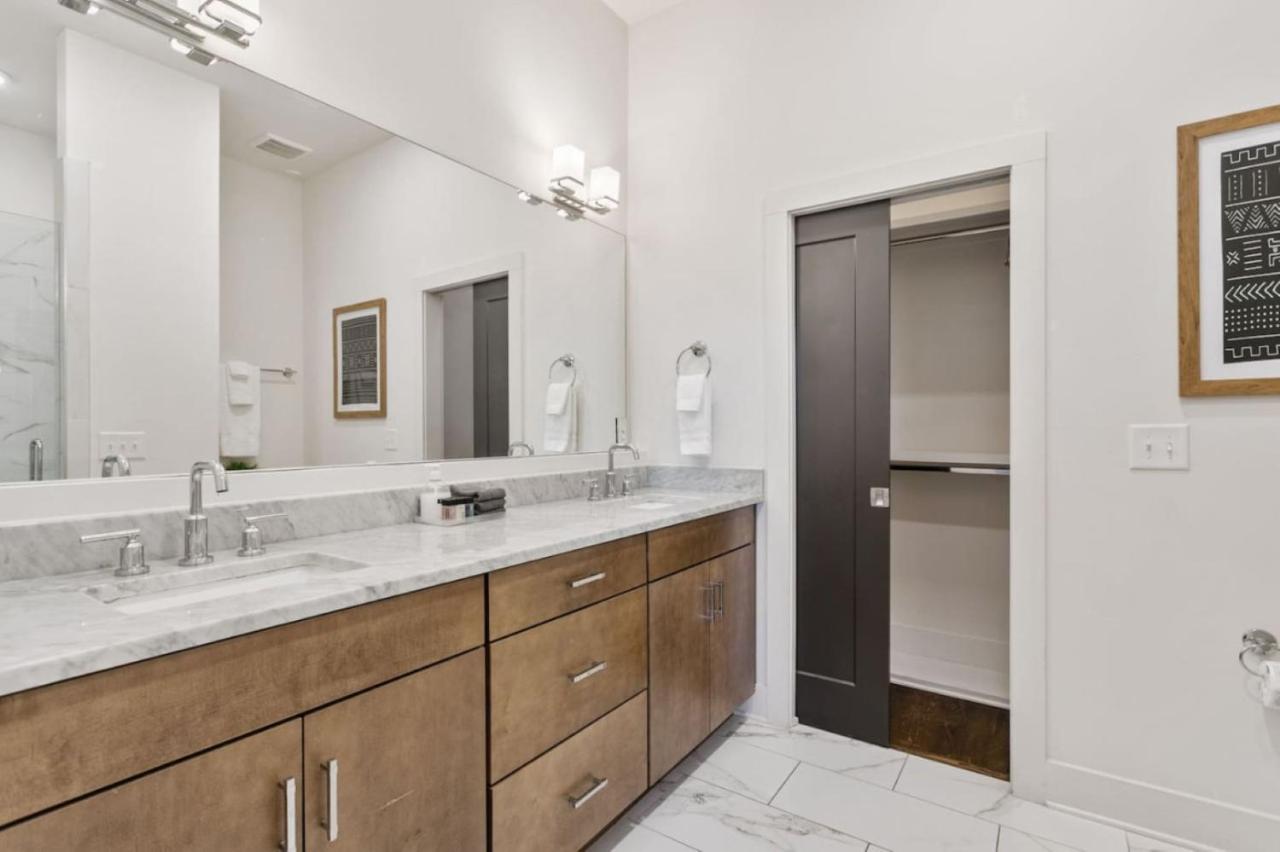 Gorgeous Home Rooftop Deck 3 Bdrs 3 Baths - 4