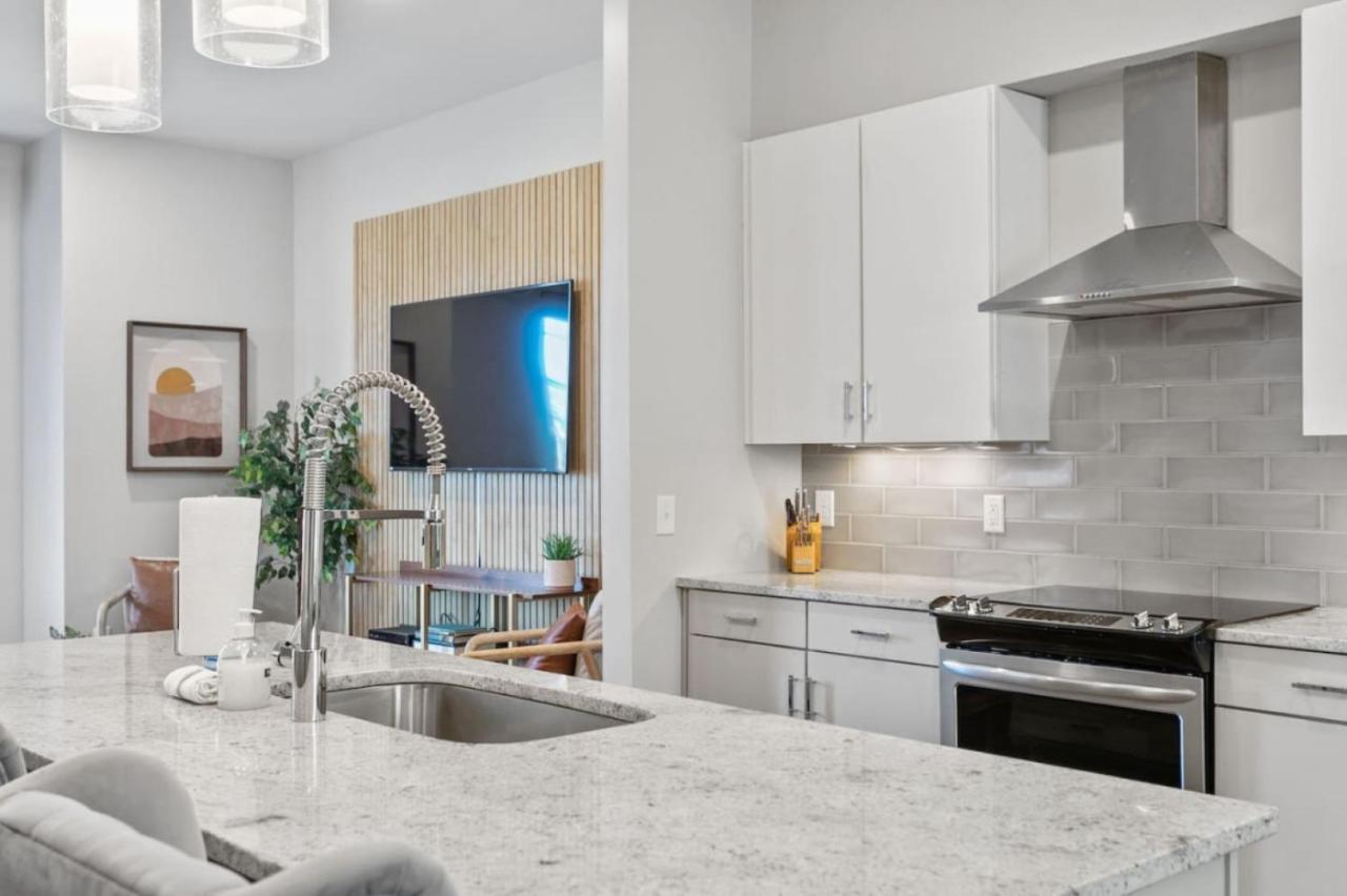 Gorgeous Home Rooftop Deck 3 Bdrs 3 Baths - 2