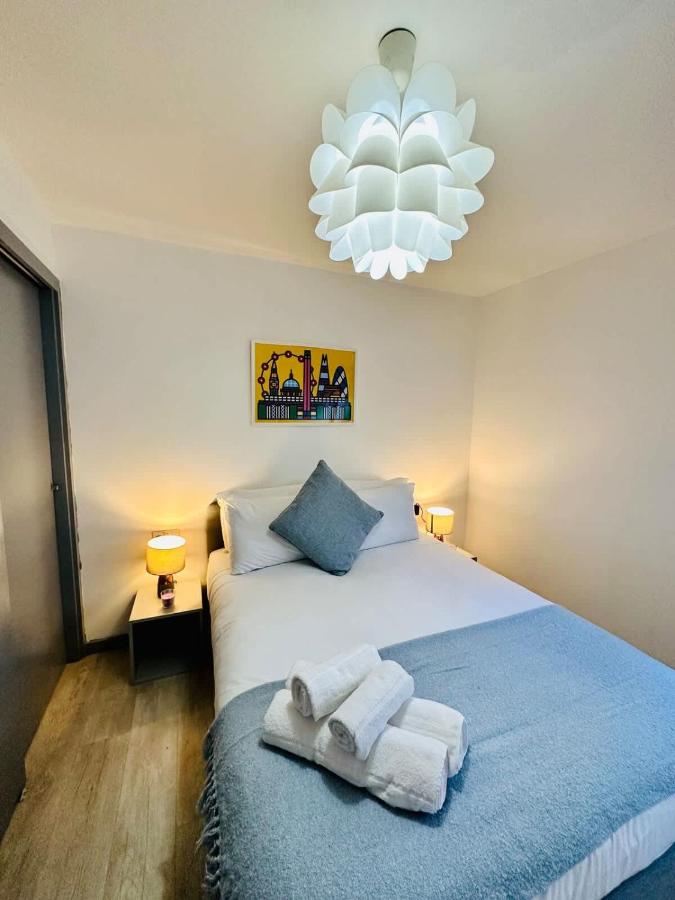 Kensington Gardens 2 bedroom flat with a balcony - 2