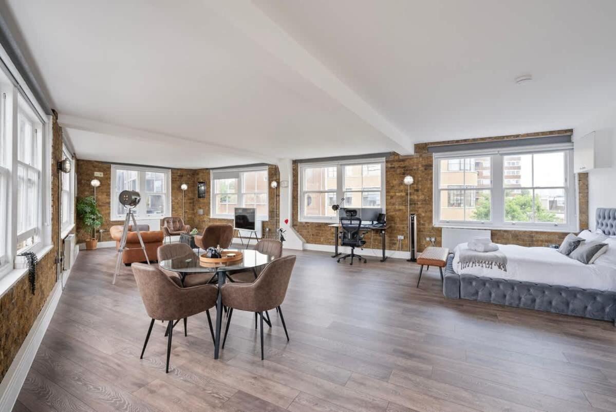 Large 1 bedroom studio in Old St - 2