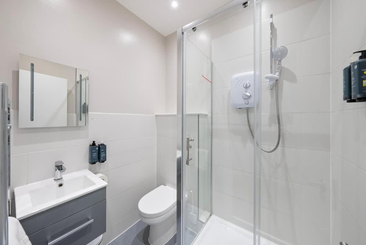 Large 1 bedroom studio in Old St - 3