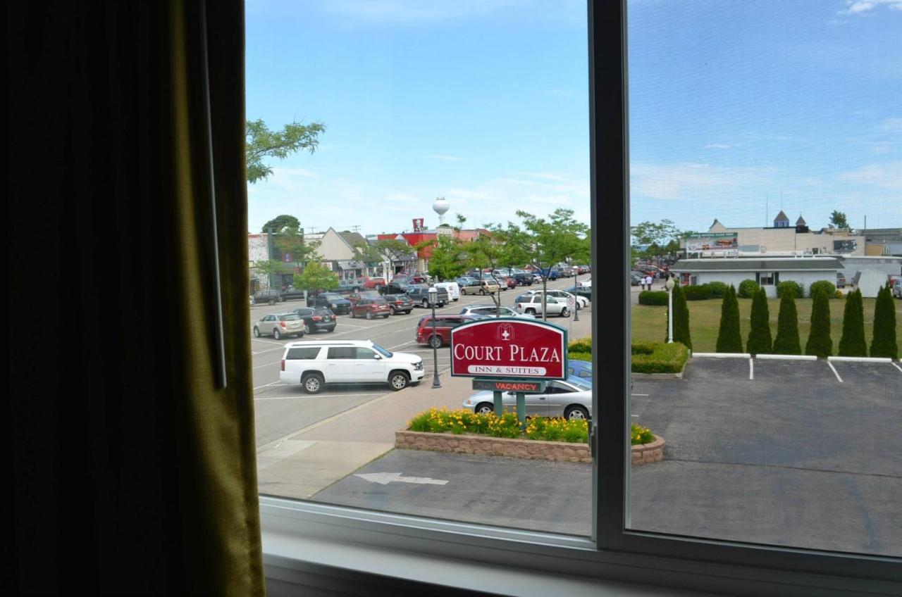 Court Plaza Inn & Suites of Mackinaw — photo 12
