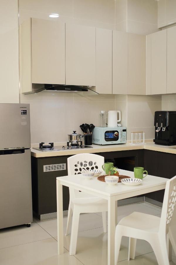 Kid-Loving Poolside Haven - 2BR - Netflix - Games - 2