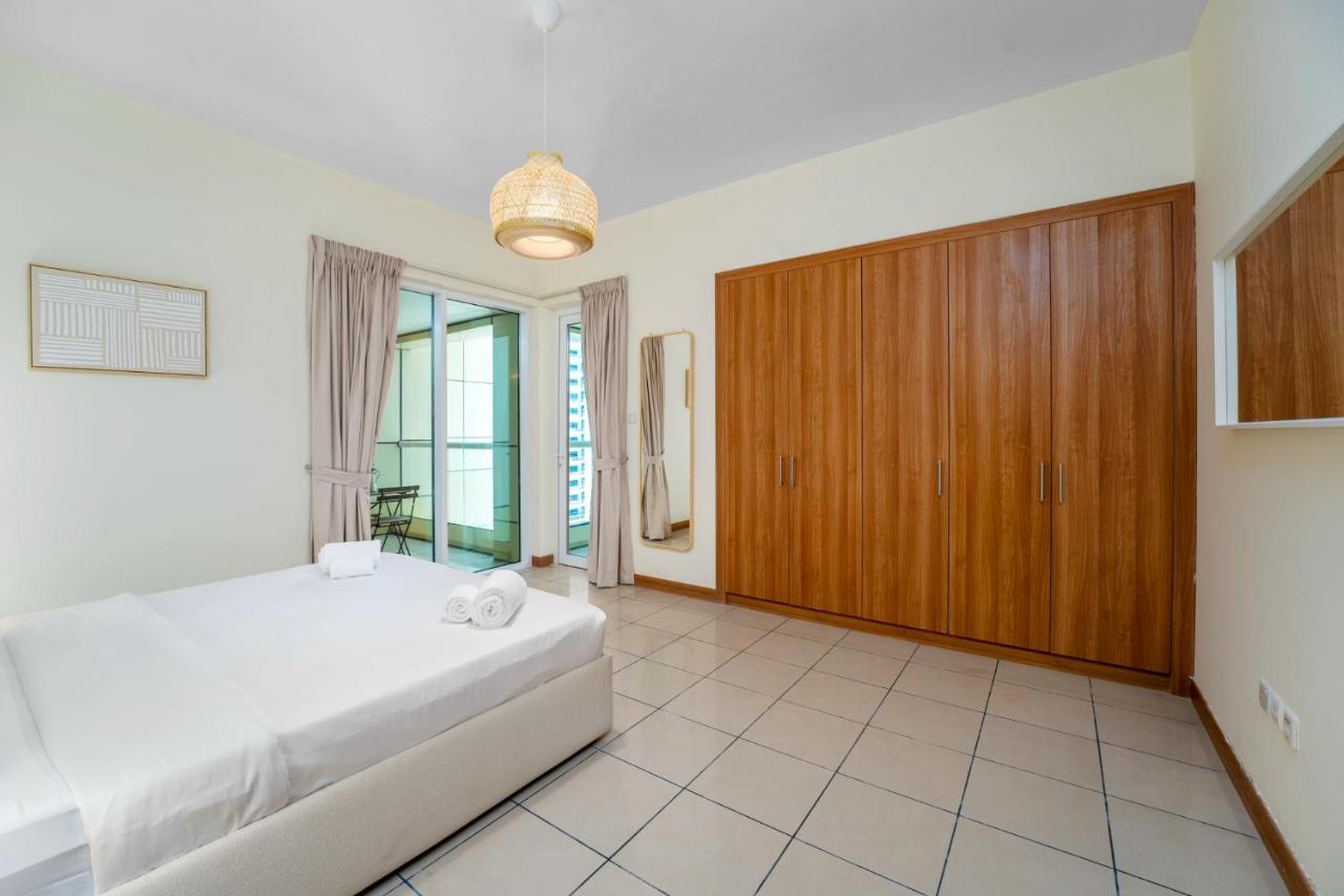 Spacious Upgraded & Elegant - 1BR - 5