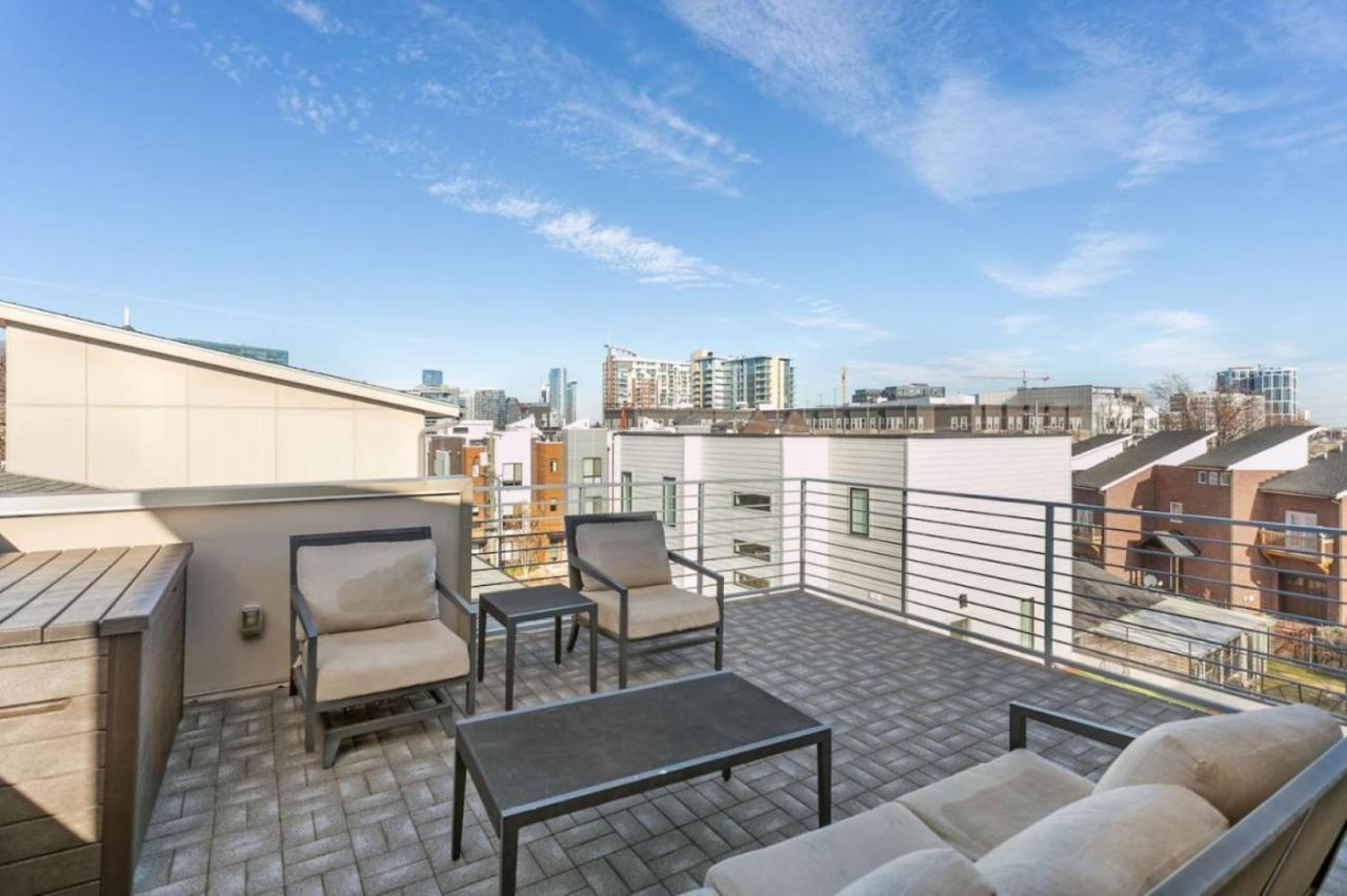 Downtown w Rooftop Deck 4 Bedrooms 3 Baths - 3