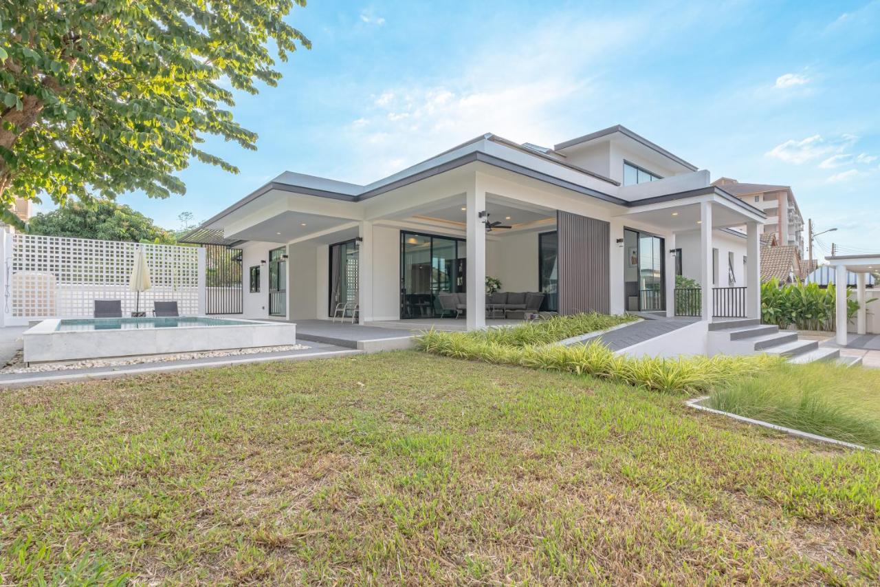 芭提雅市中心5卧现代轻奢别墅pool villa近21航站楼海边