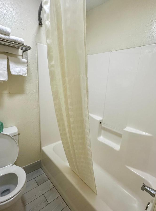 Western Plaza Inn — photo 16