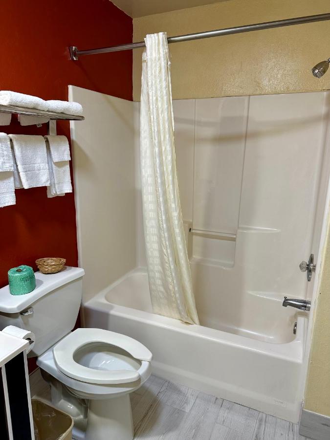 Western Plaza Inn — photo 15