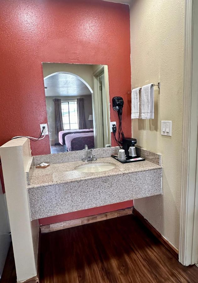 Western Plaza Inn — photo 14