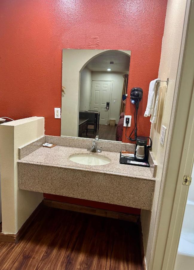 Western Plaza Inn — photo 3