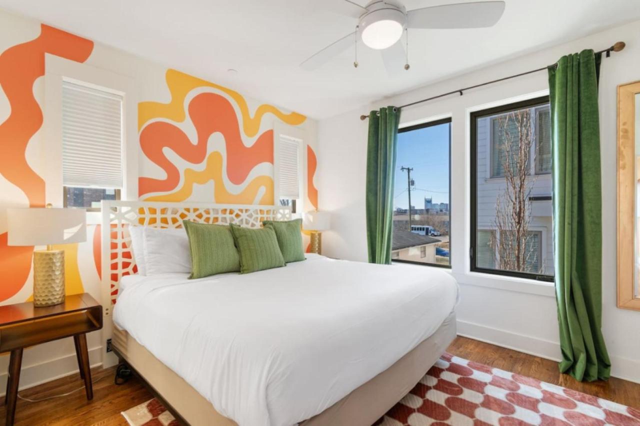 11 Beds 6 full Baths With Rooftop Deck - 2