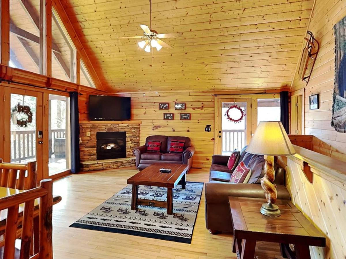 Running Bear Cabin — photo 3