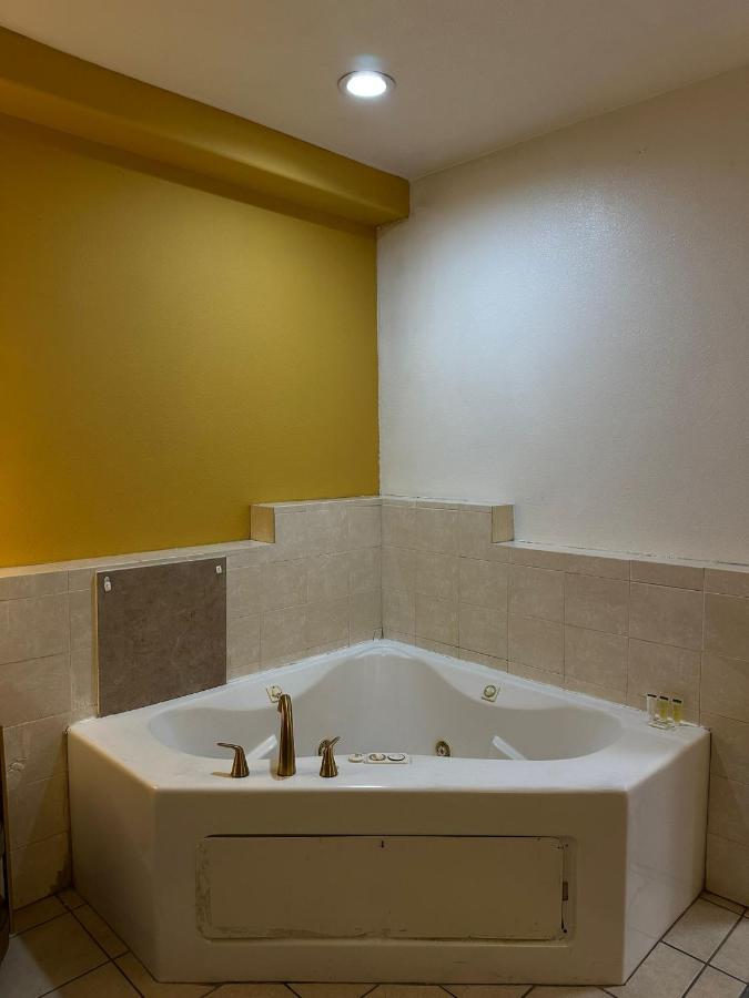 Knights Inn Bakersfield — photo 6