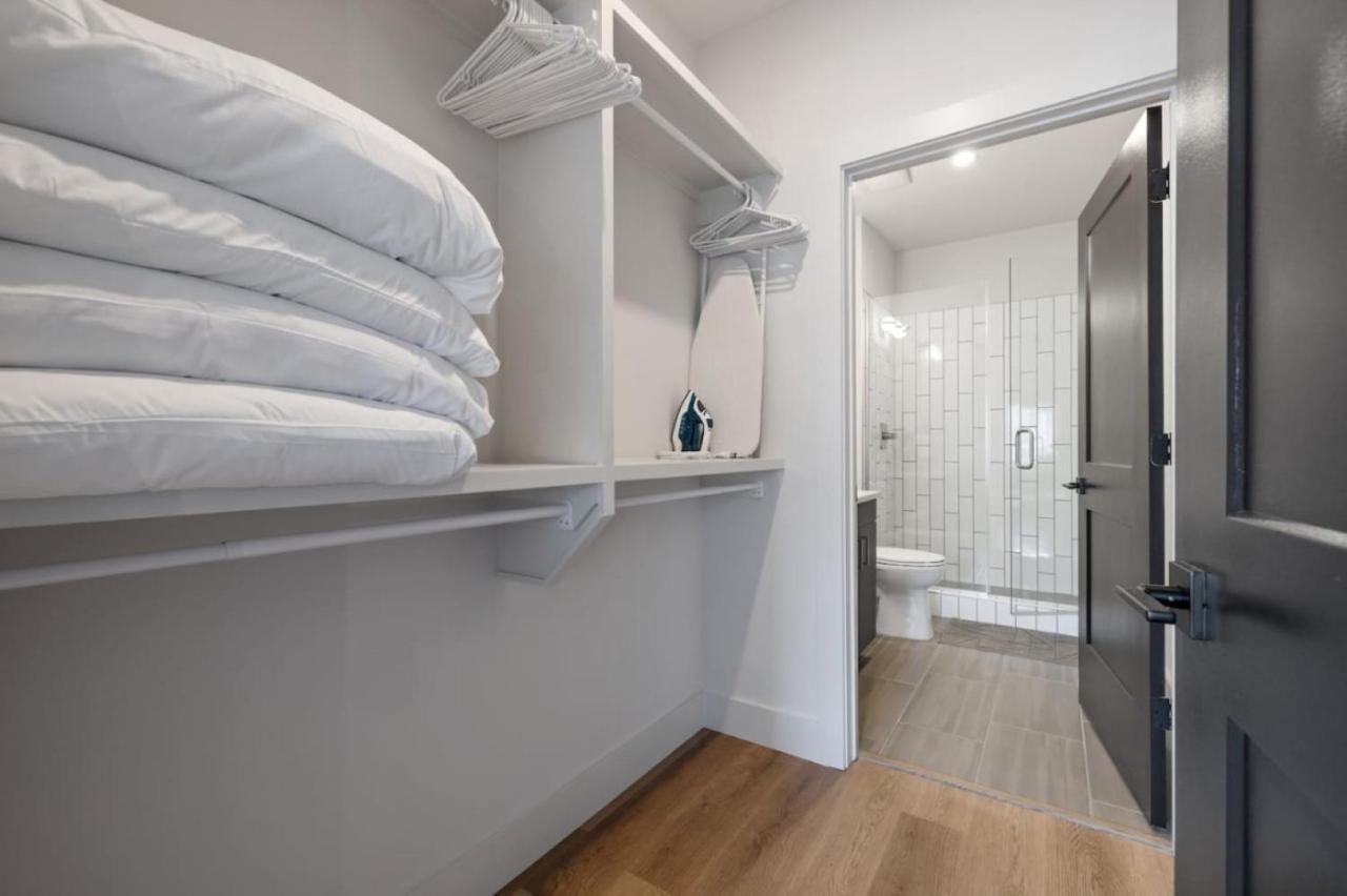 Walk to nightlife, Vanderbilt, Minutes to Broadway - 3