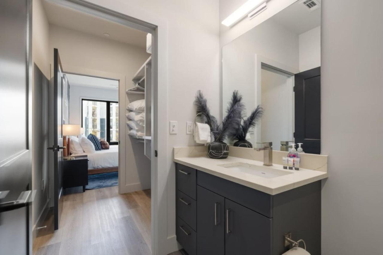 Walk to Nightlife, Vanderbilt, Minutes to Broadway - 3