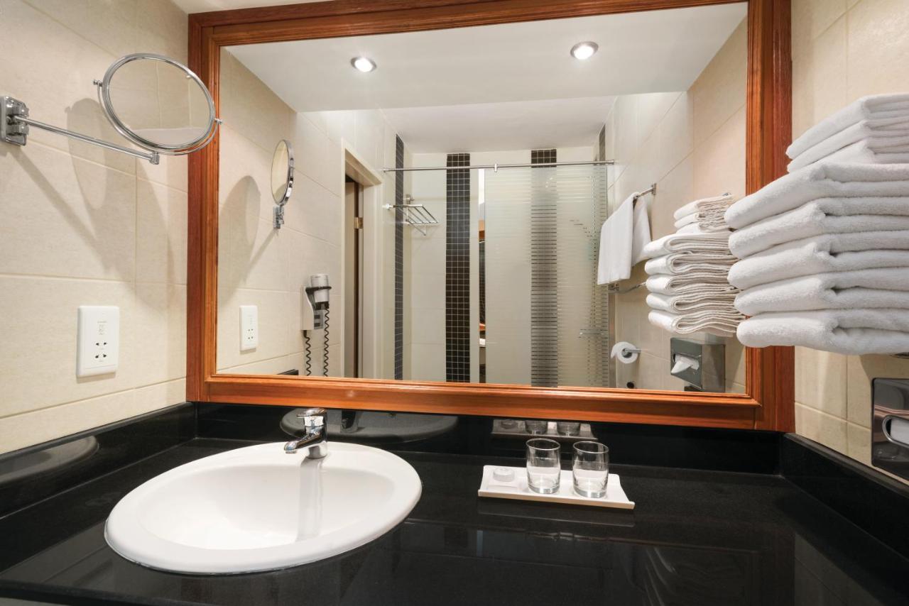 Ramada by Wyndham Bahrain photo