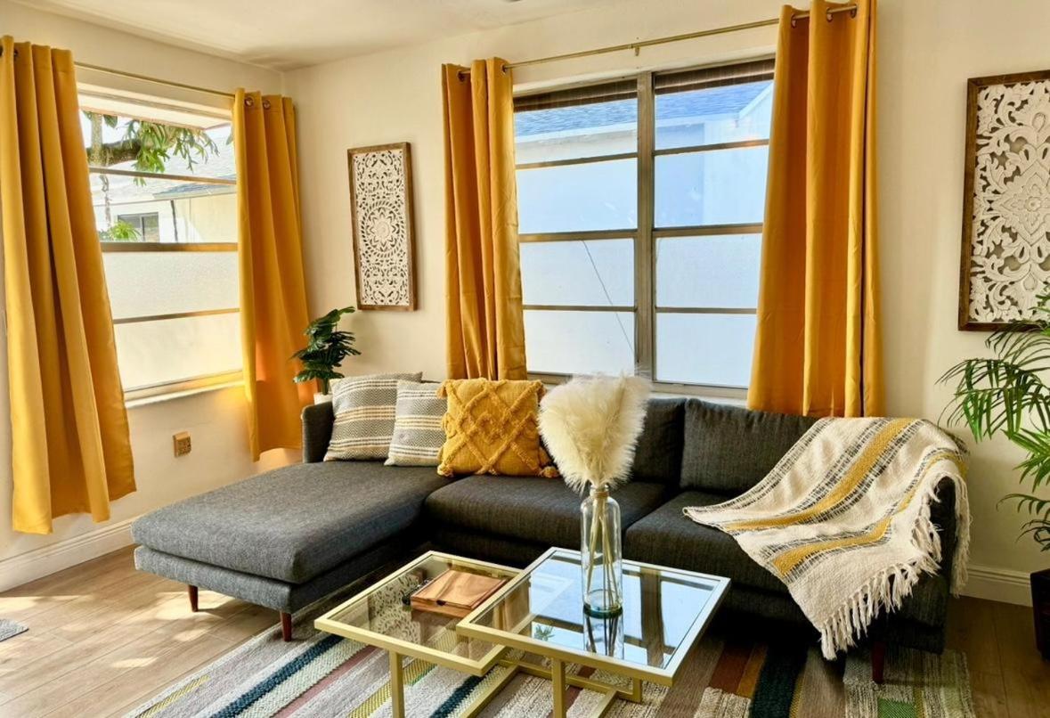 Lush tropical big home close to Airport, Calle 8, Coral Gables and lots more Miami amenities