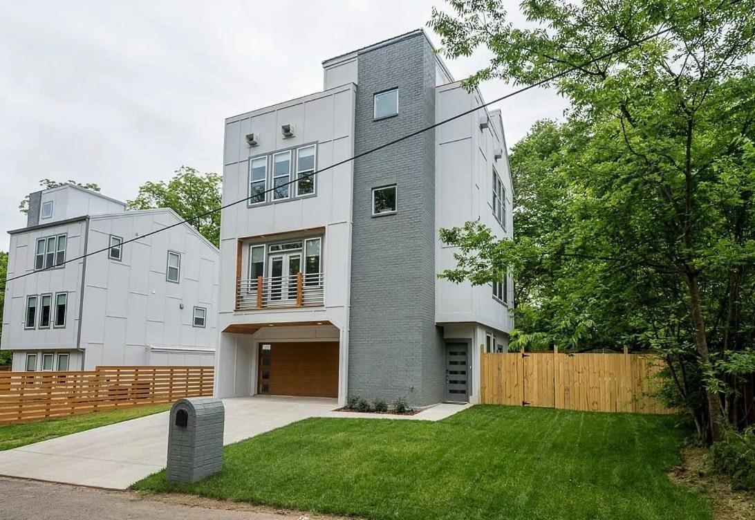 Lux East Nash-Hot Tub & Rooftop Patio - 2