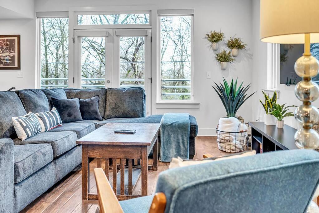 Lux East Nash-Hot Tub & Rooftop Patio - 5