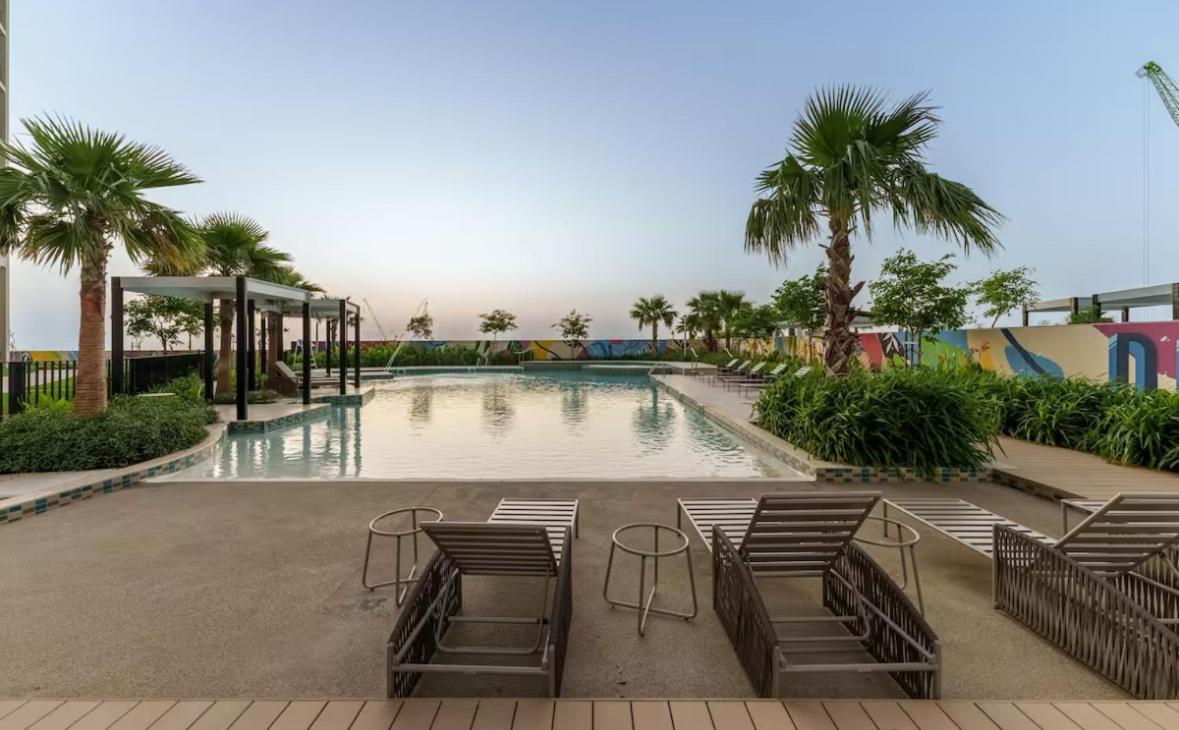 Aykon Luxury Sky Collection Suites with Balcony & Sea View by HSHOME