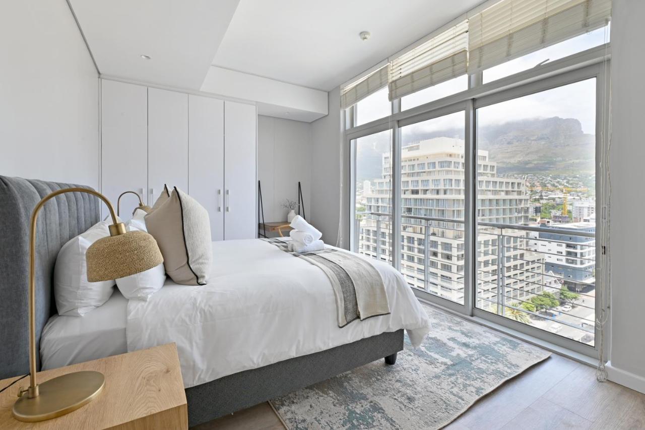 Shyla - Chic 2-Bed Apt with stunning Mountain Views - 2