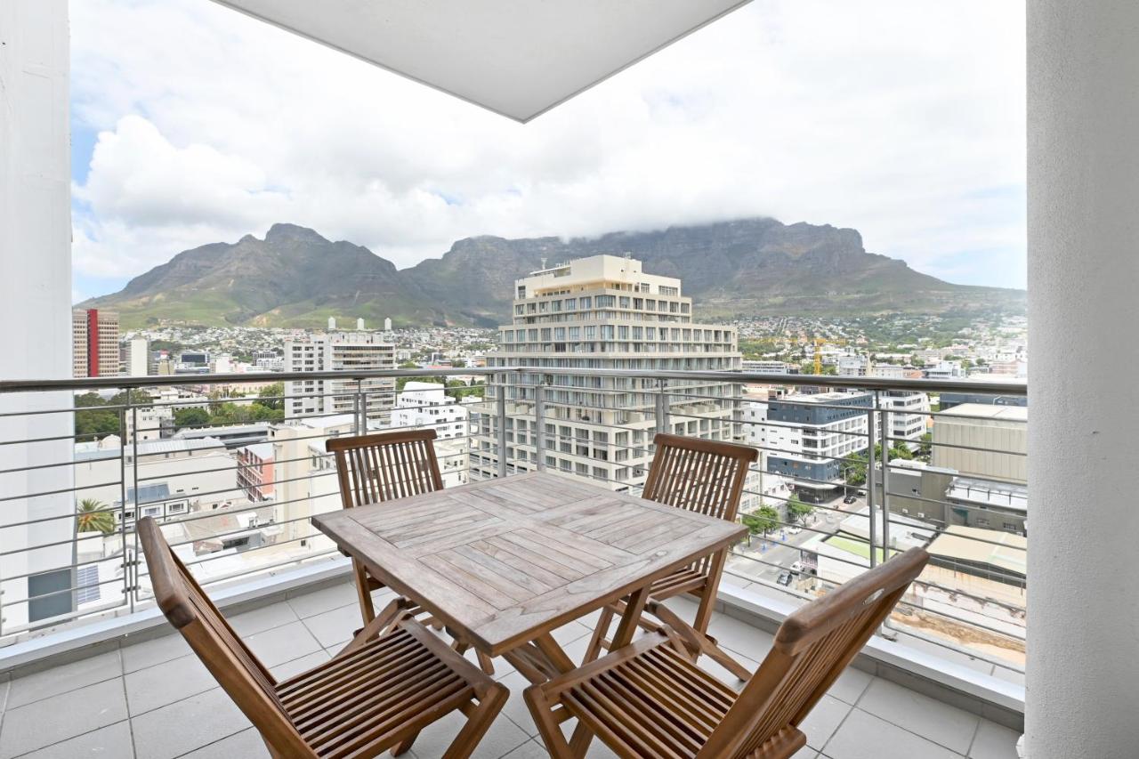 Shyla - Chic 2-Bed Apt with stunning Mountain Views