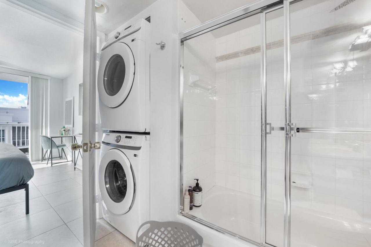 Stylish 2BR With Skyline Views, Free Parking, Sleeps 8 - 3