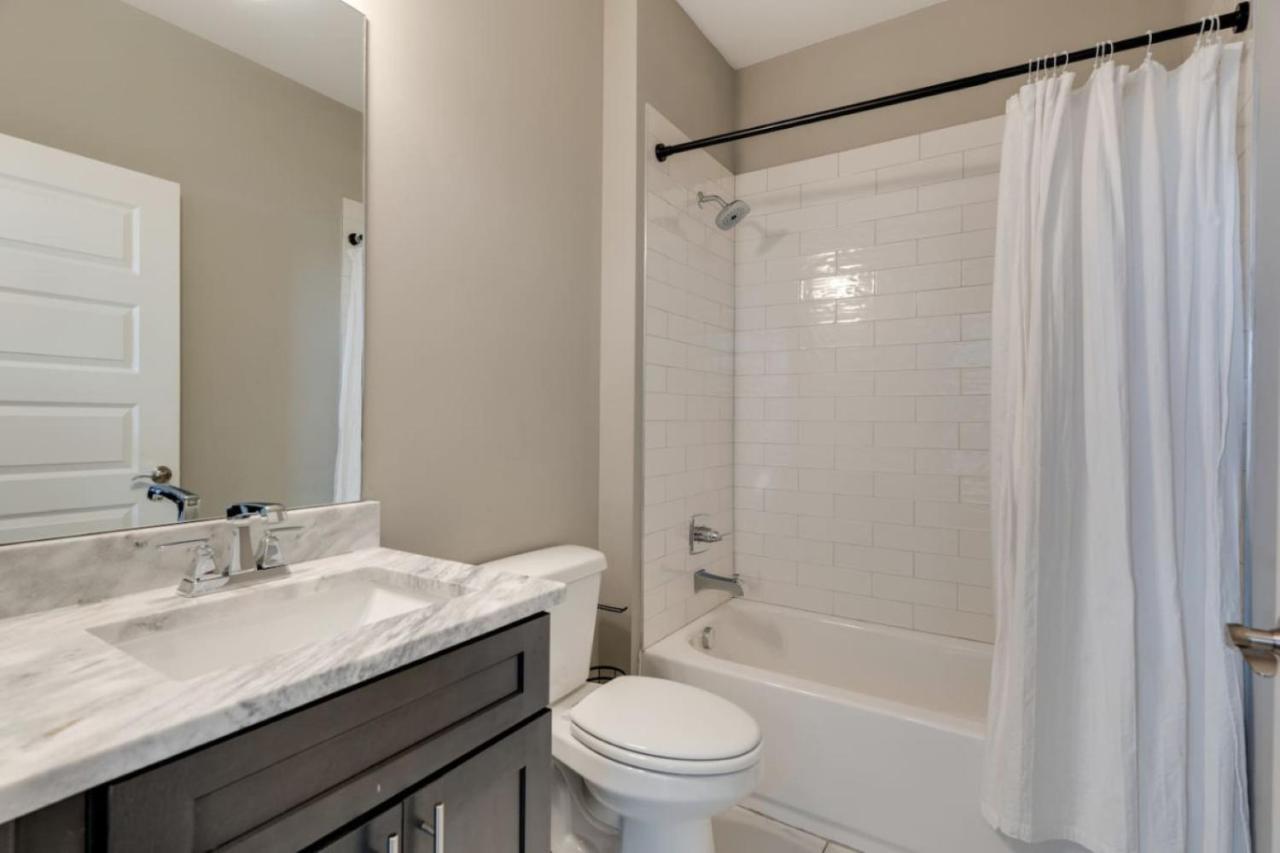 Stunning Nations Condo Minutes from Broadway - 4