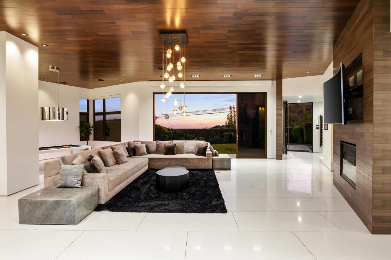 New Listing! Skyline Views by Colby & Conrad! - 5