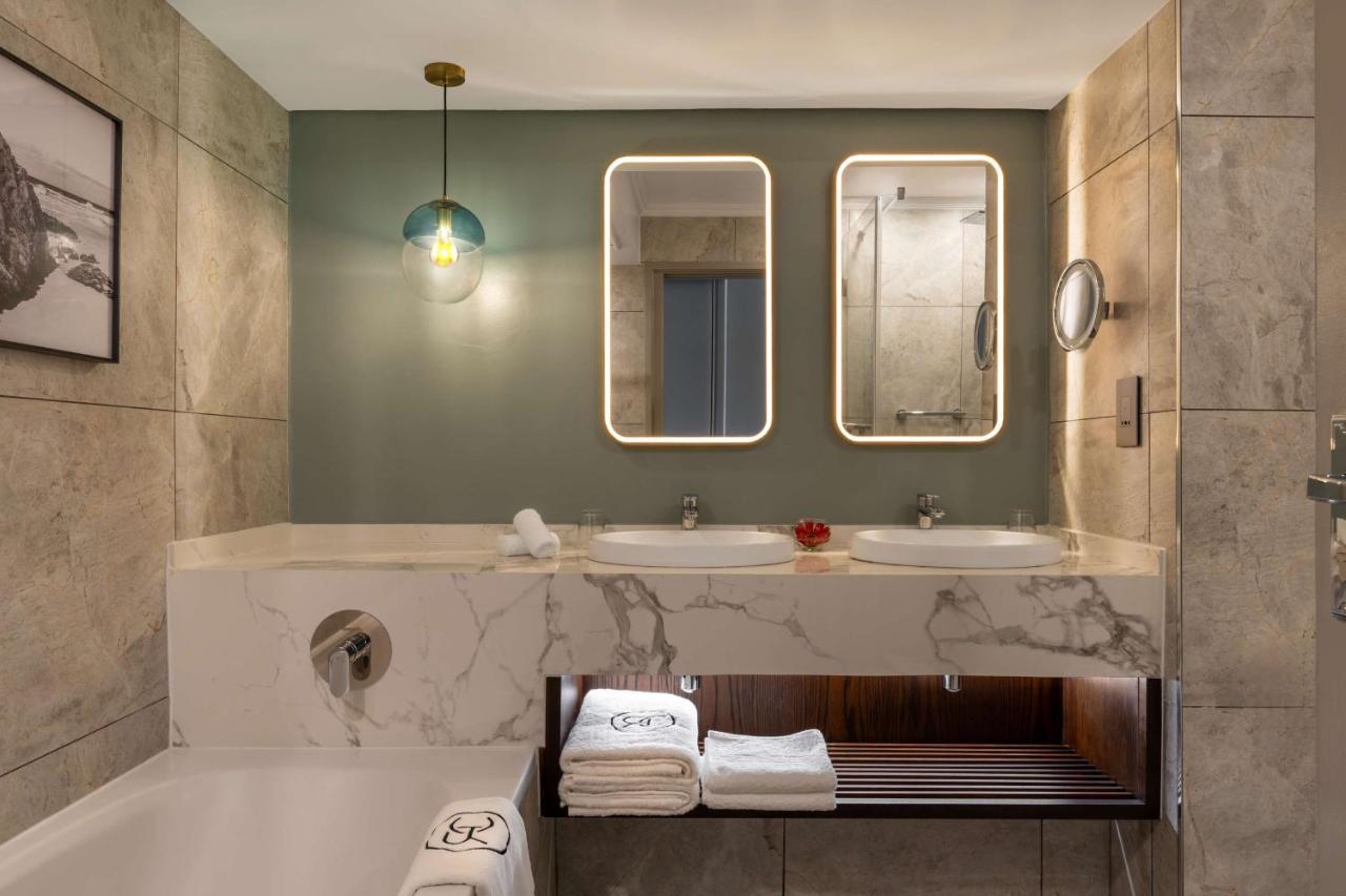 Radisson Collection Hotel, Waterfront Cape Town - 3