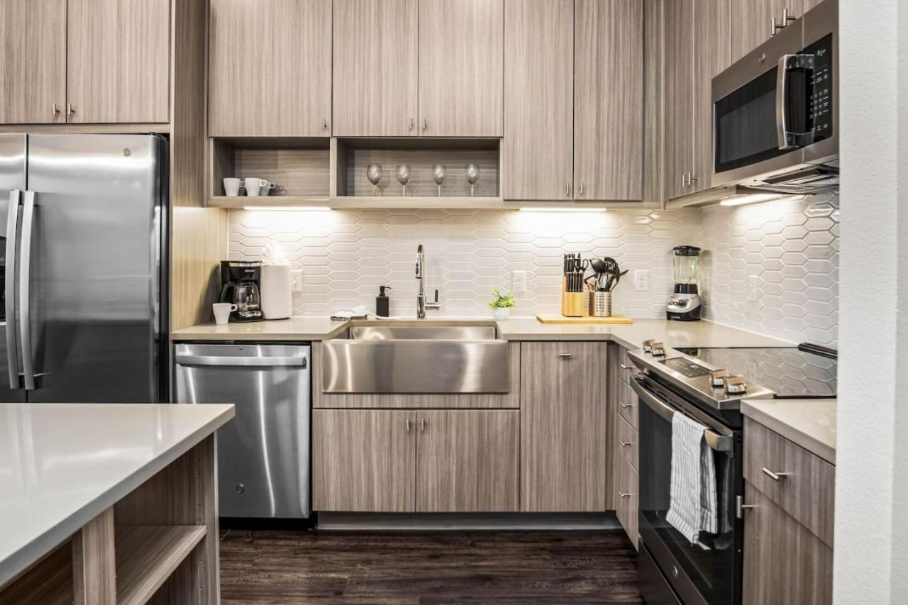 Luxurious New Unit 1Bd1Ba Pool, Golf Sim - 2