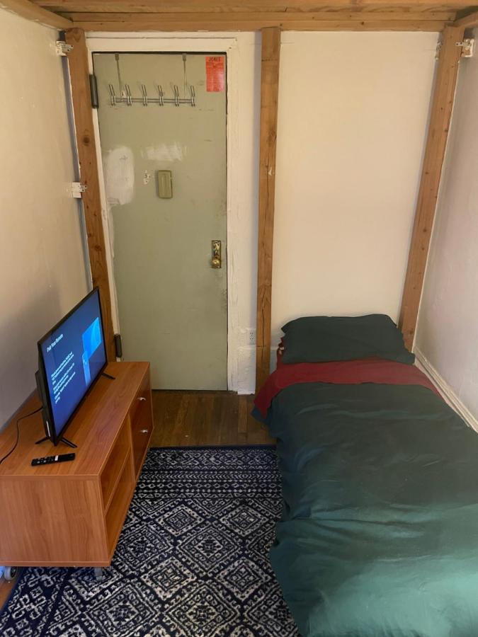 Cozy room in east Village apartment - 5