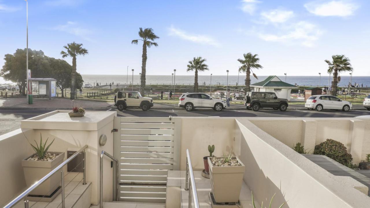 Beachfront Bliss Mouille Point - 2