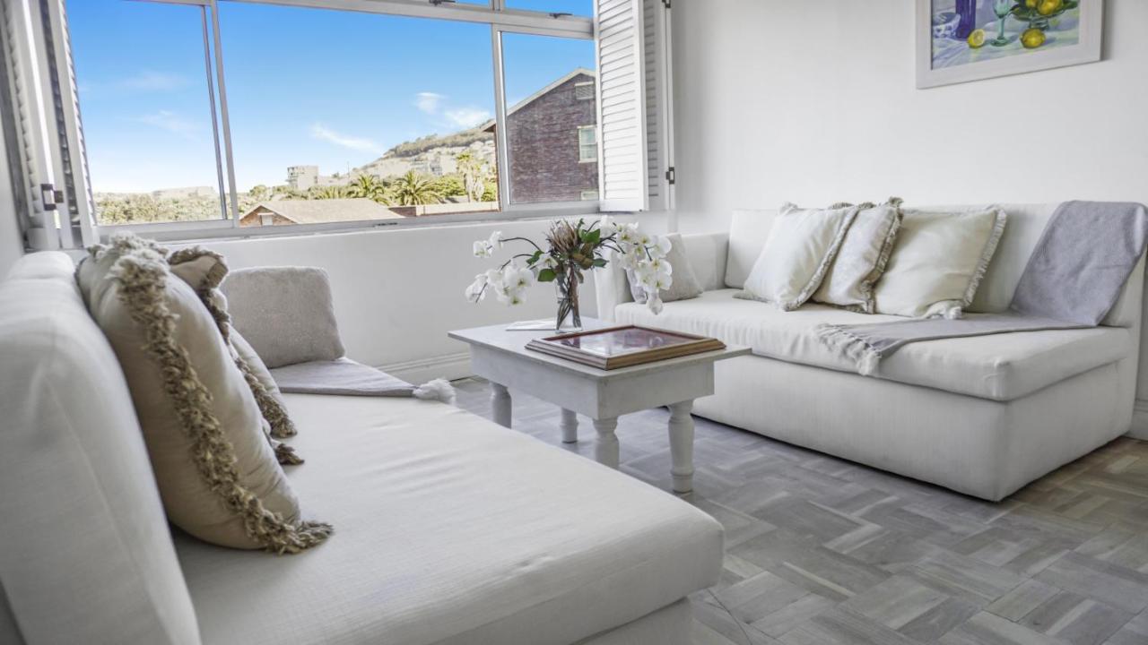 Beachfront Bliss Mouille Point - 3