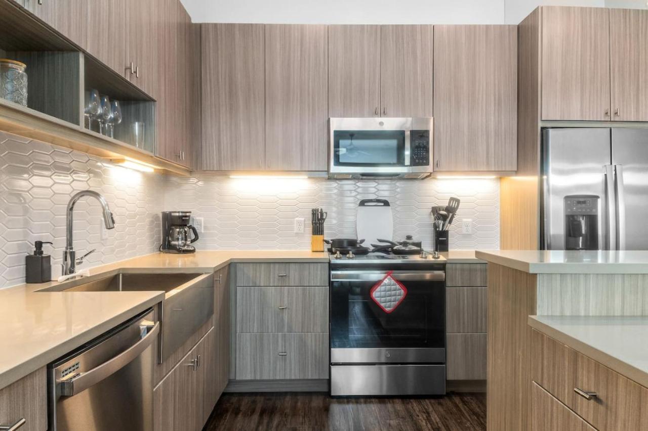 Luxurious New Unit 1Bd1Ba Pool Golf Sim - 5