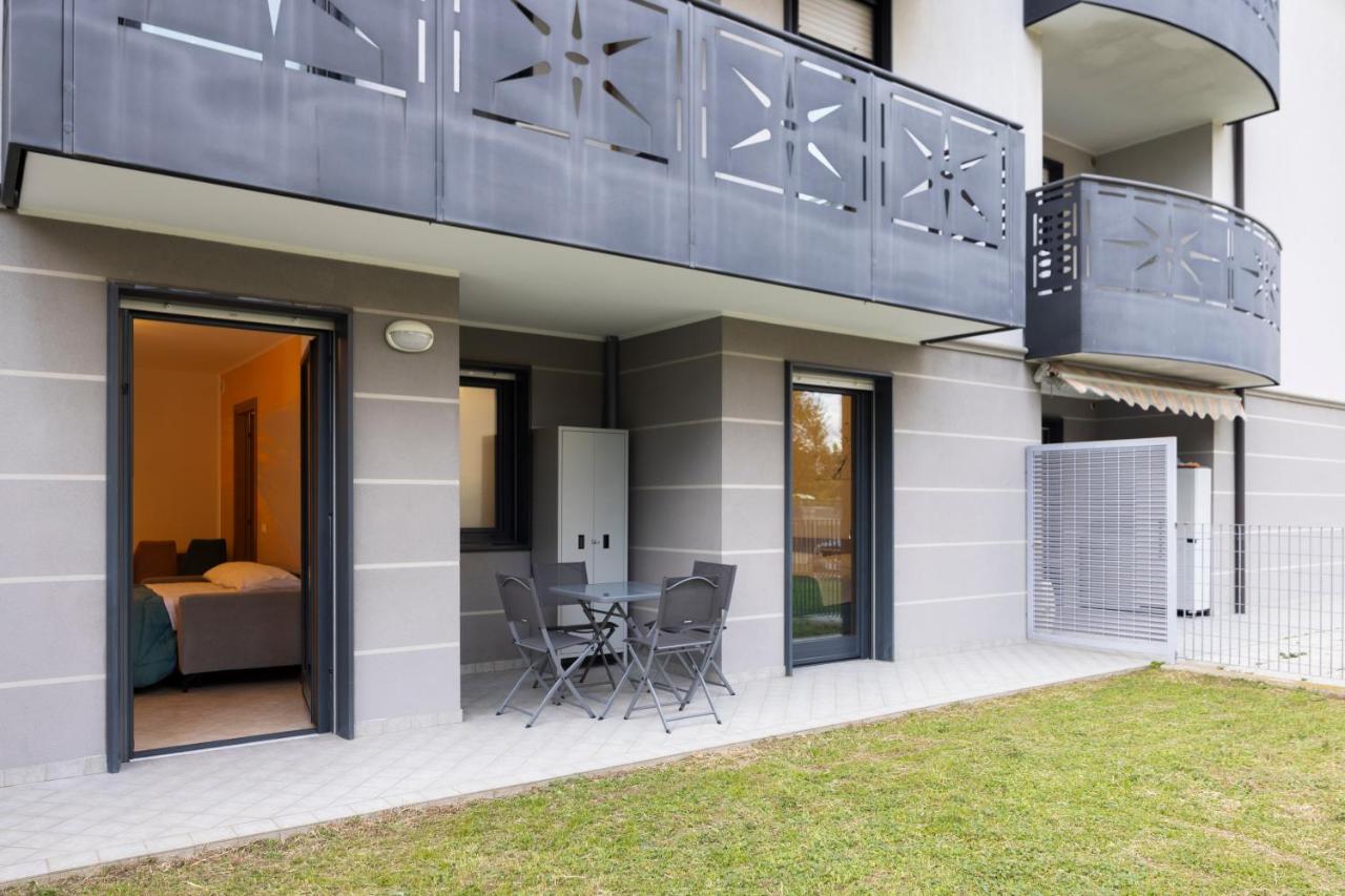 - Luxury Apartment With Garden - - 4