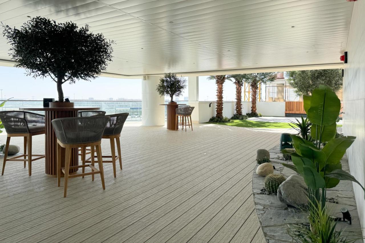 Lush Living with Jacuzzi and Burj Khalifa View - 5