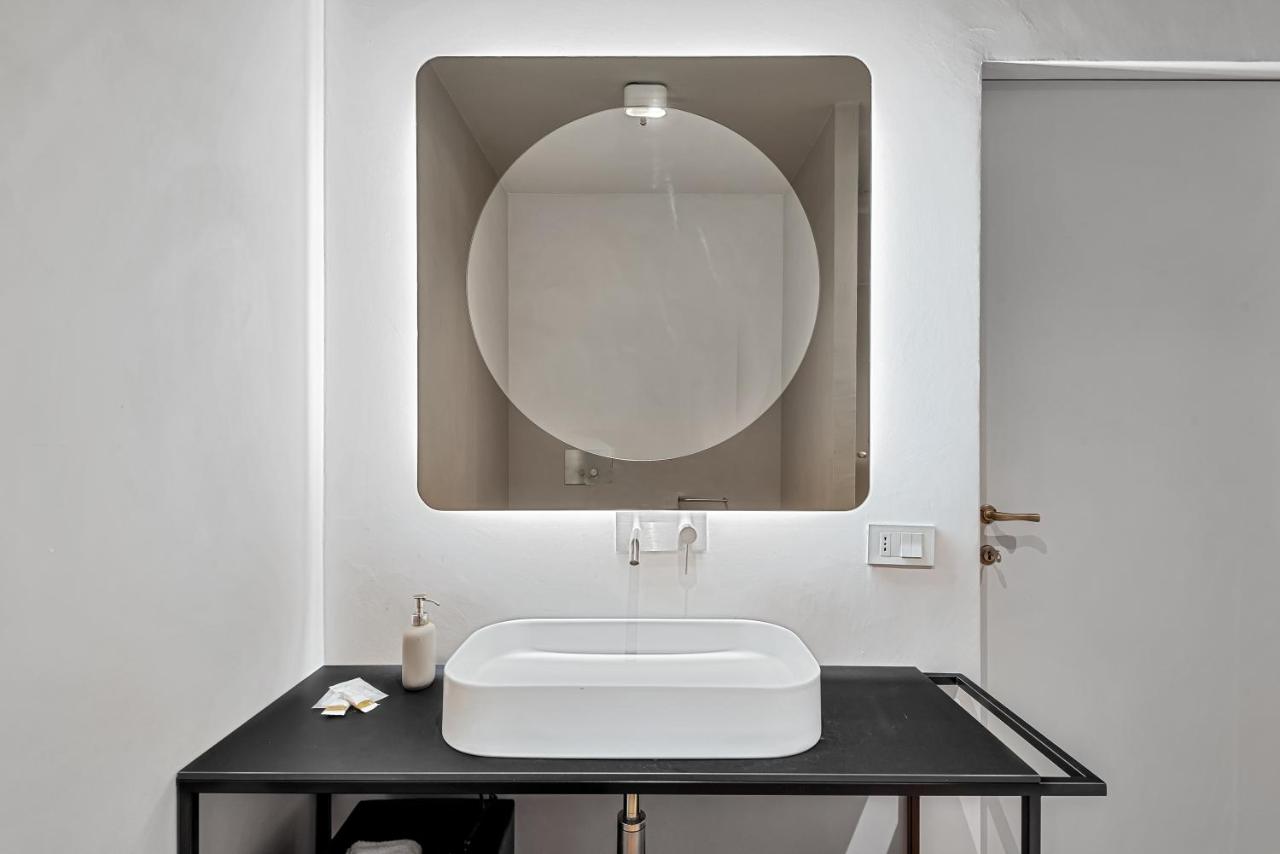 Via Venezia 10 - Renaissance - Historic Charm with Frescoes and Private Courtyard Parking in Florence Heart - 3