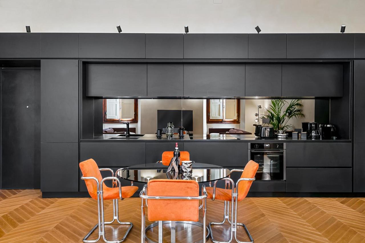 Via Venezia 10 - Renaissance - Historic Charm with Frescoes and Private Courtyard Parking in Florence Heart - 4