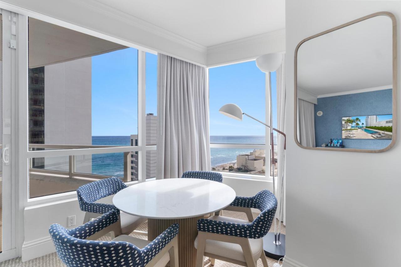 Fontainebleau Hotel One Bedroom Suite - 4