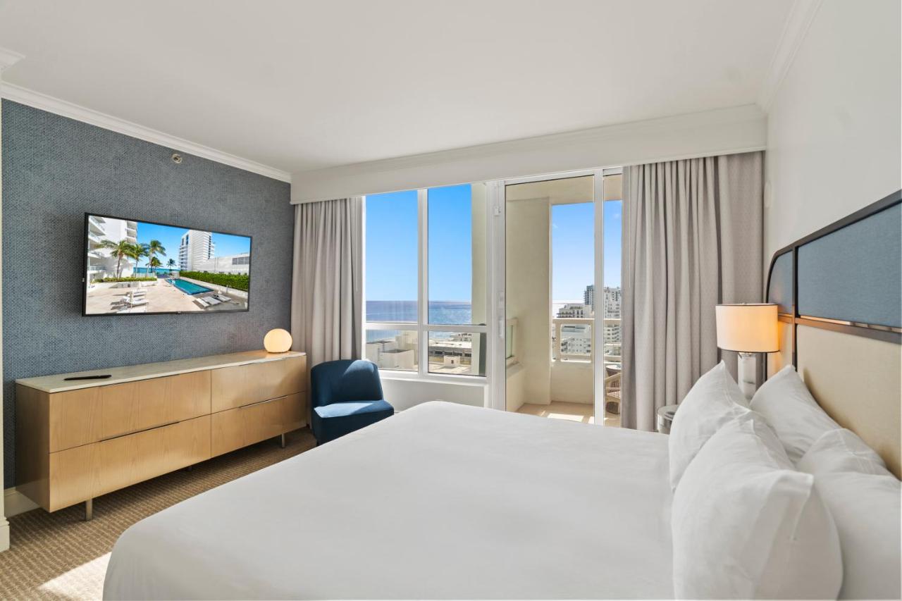 Fontainebleau Hotel One Bedroom Suite - 2