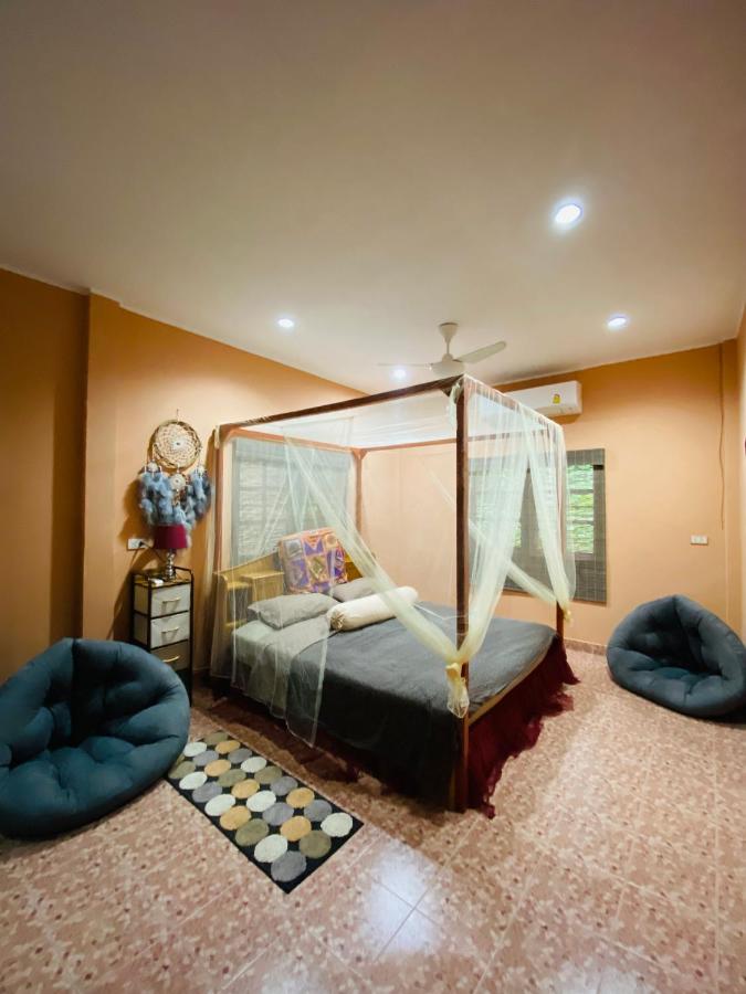 Beachfront bungalow south of Phuket - 5