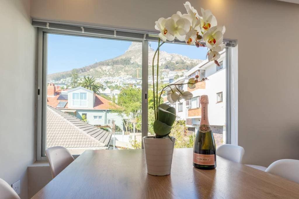 Bantry Bay 2-Bedroom Retreat with Mountain Views - 4