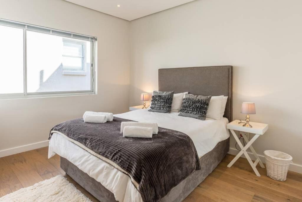 Bantry Bay 2-Bedroom Retreat with Mountain Views - 2