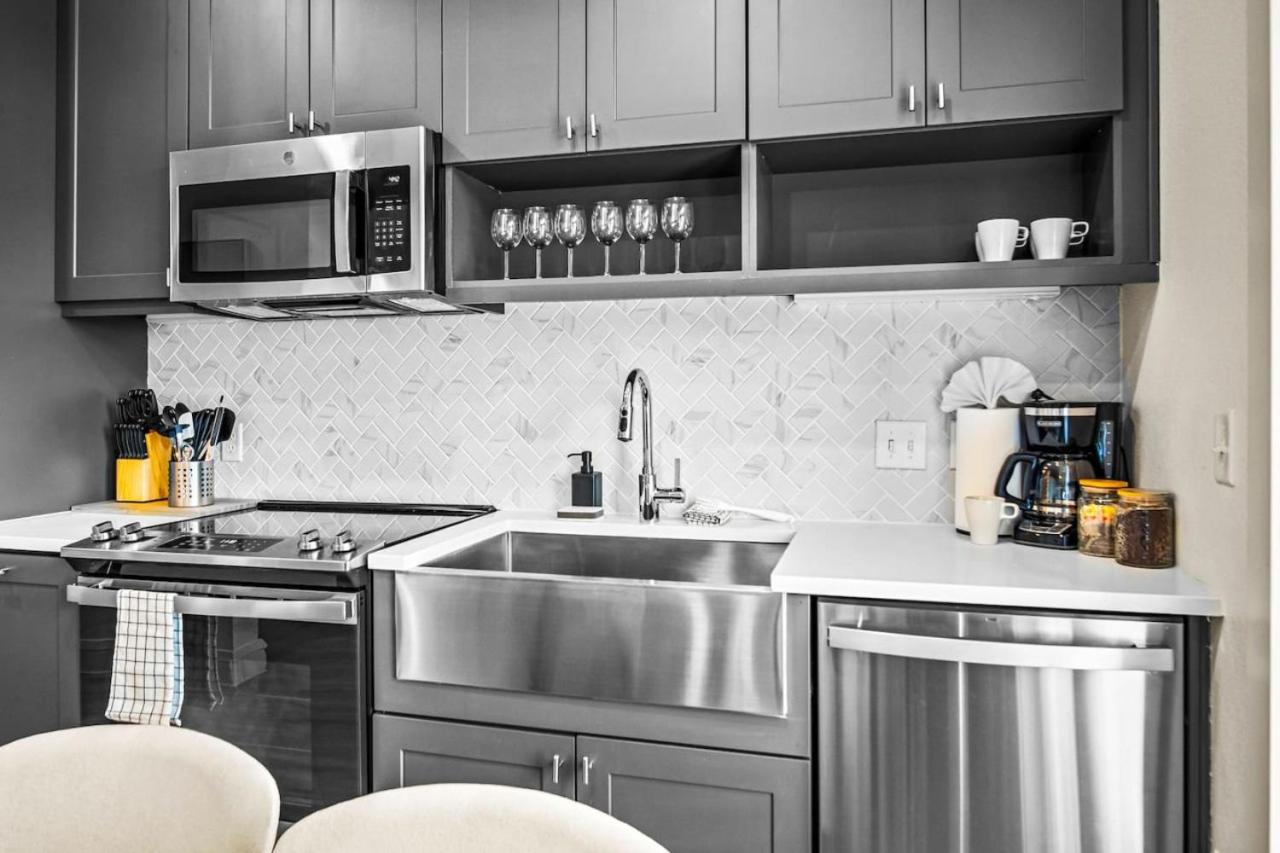 Luxurious New Unit 1Bd1Ba Pool, Golf Sim - 5