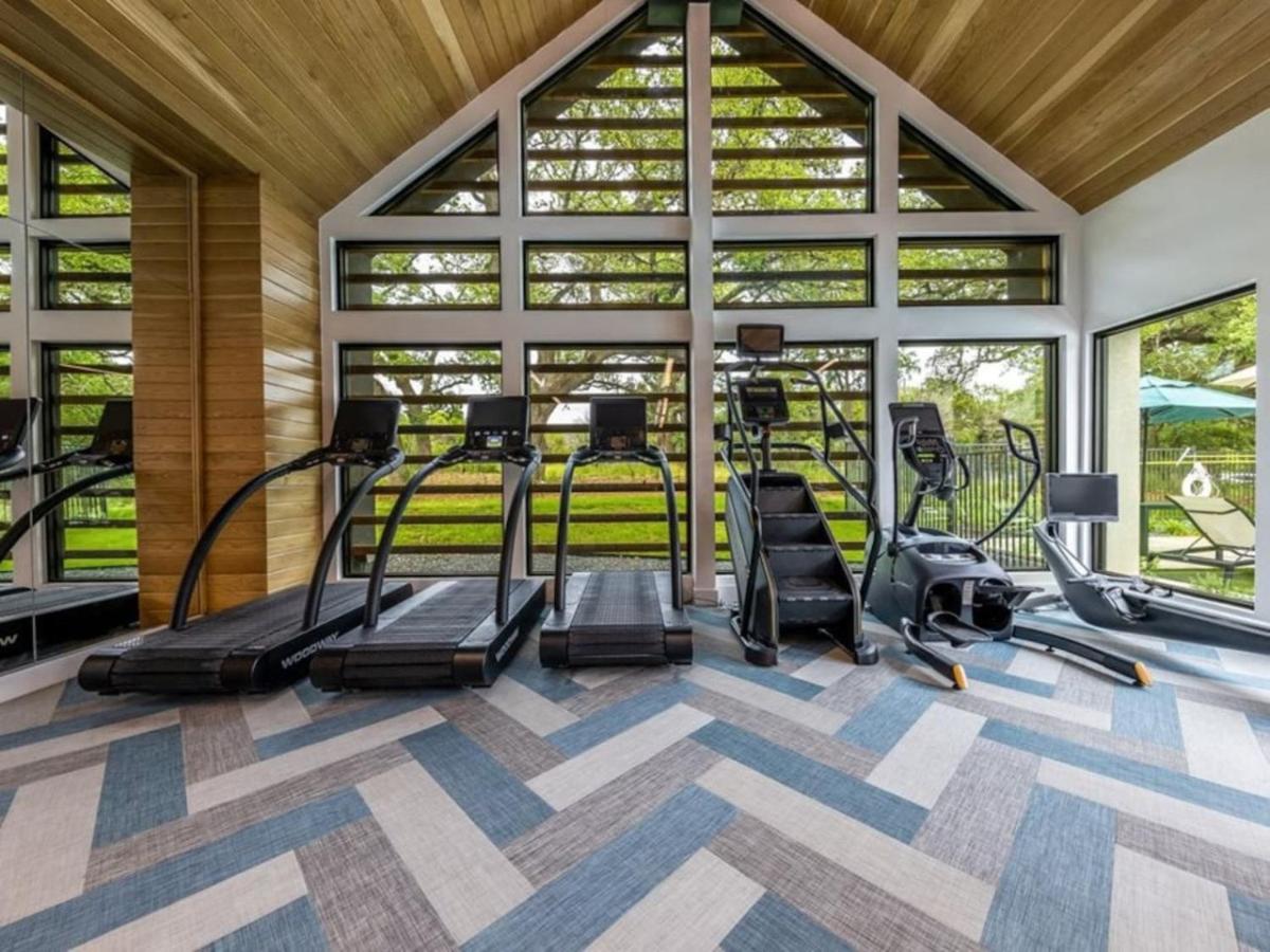 Luxurious New Unit 1Bd1Ba Pool, Golf Sim - 2