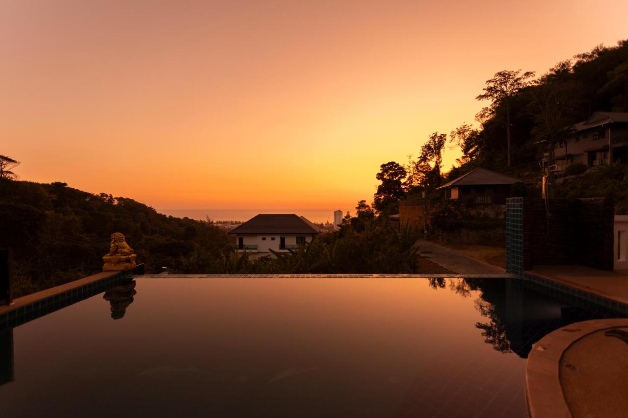 Karon Bliss: 4 Bedroom Haven