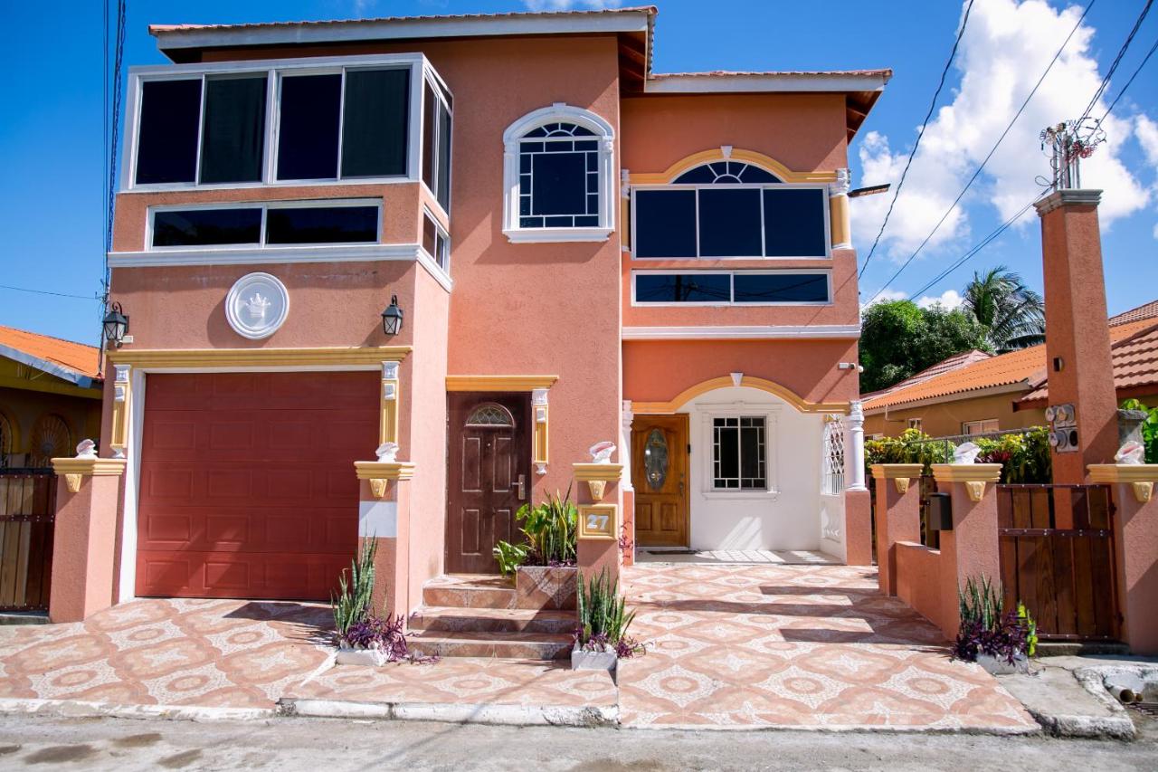 Royal Vybez Vacation Homes - 2